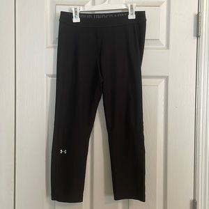 Women’s medium Under Armour cropped leggings